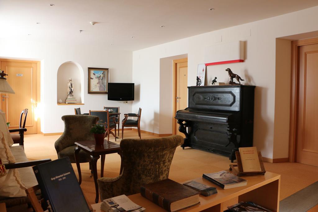 Hostal Palouet De Segarra Εξωτερικό φωτογραφία